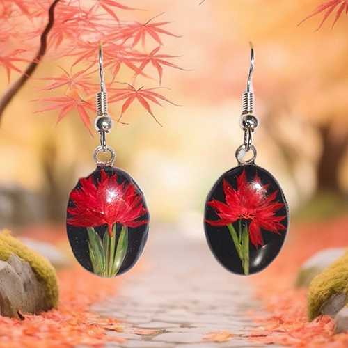 Boucles d'oreille pendantes fond noir fleur rouge forme ovale